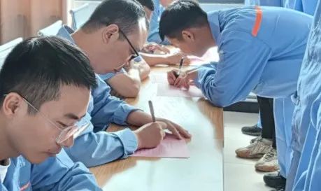 新利官方网站_新利(中国)股份有限公司管业举行“匠心凝聚、薪火相传”拜师仪式