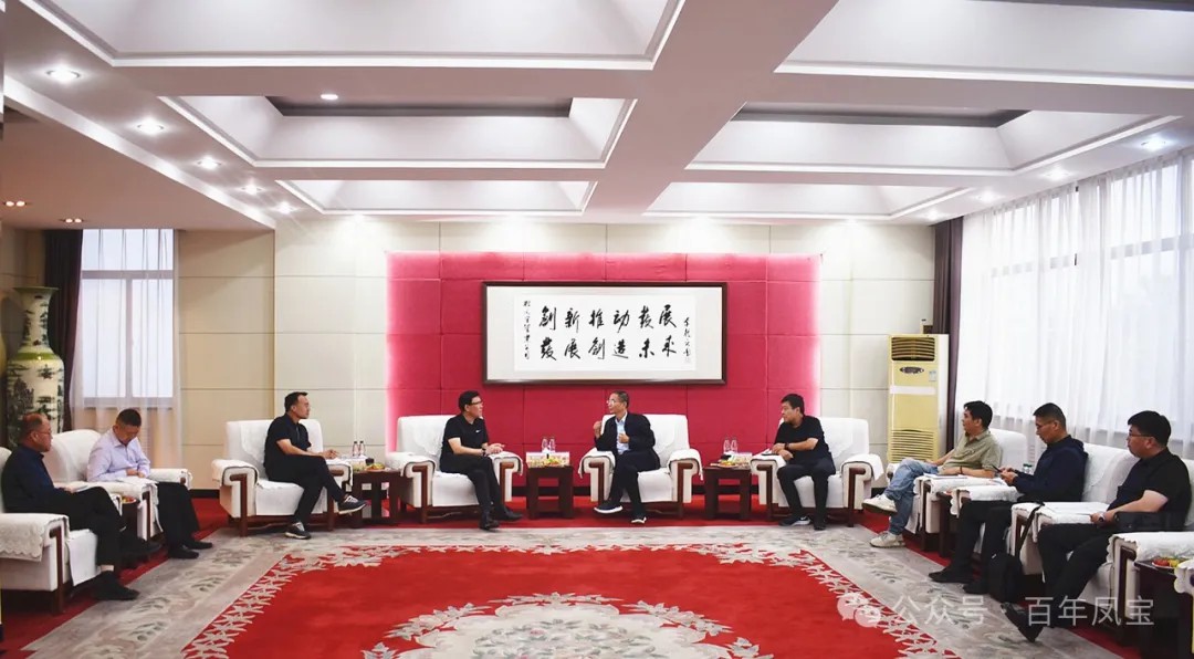 山东日照港集团董事长张江南一行到新利官方网站_新利(中国)股份有限公司走访调研