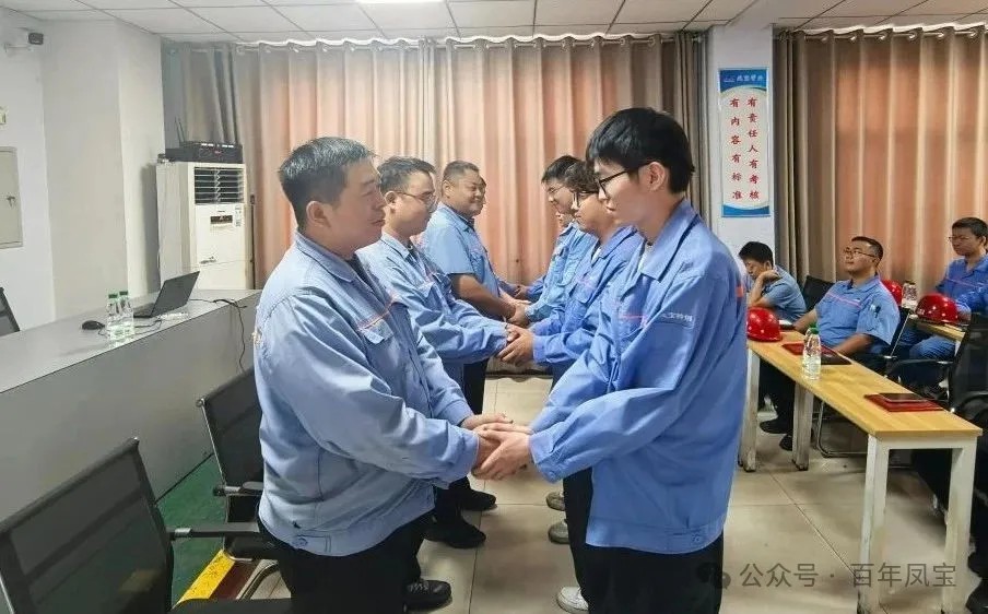 师徒结对 淬火成钢——新利官方网站_新利(中国)股份有限公司管业举行第三届“薪火相传、携手共进”拜师仪式